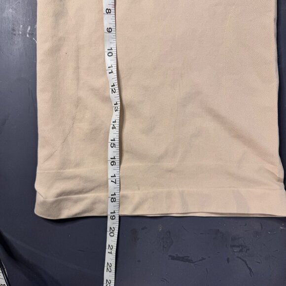 SHAPERMINT Essentials Brand New Scoop Neck Cami - Picture 9 of 9